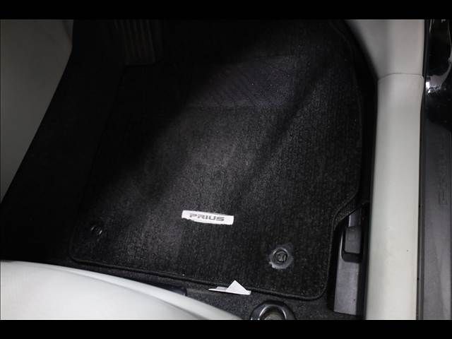 TOYOTA PRIUS 2013 Image 31