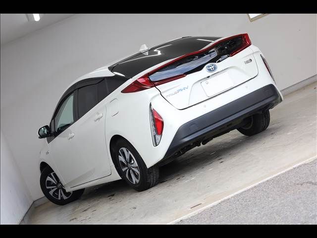 TOYOTA PRIUS PHV 2019 Image 31