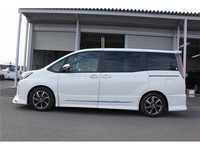 TOYOTA NOAH 2018 Image 31