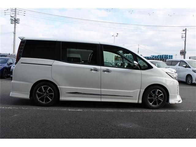 TOYOTA NOAH 2018 Image 31