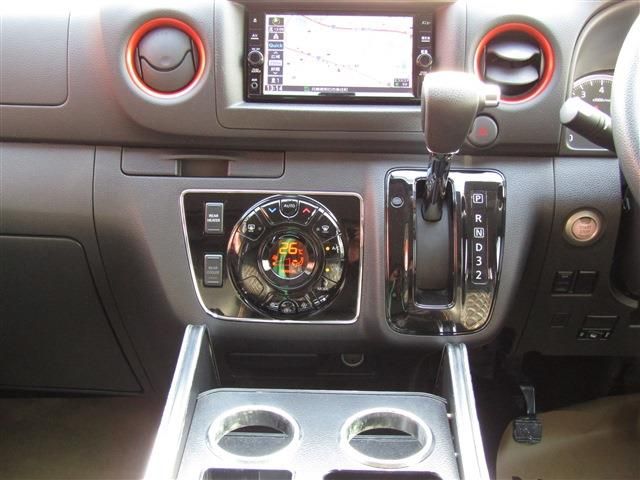 NISSAN NV350 CARAVAN 2021 Image 31