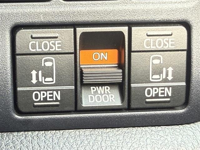 TOYOTA VOXY 2016 Image 31