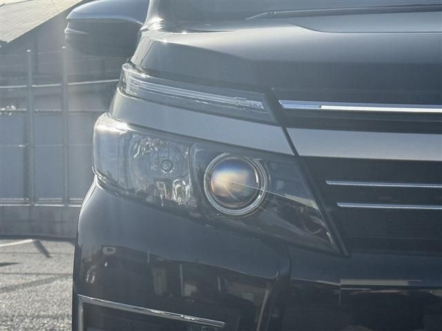 TOYOTA VOXY 2016 Image 31