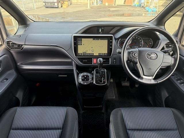 TOYOTA VOXY 2016 Image 31