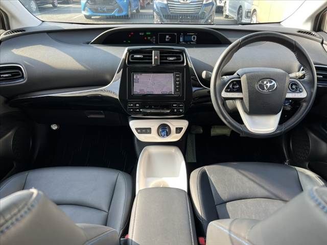 TOYOTA PRIUS 2017 Image 31