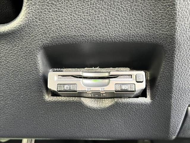 TOYOTA PRIUS 2017 Image 31