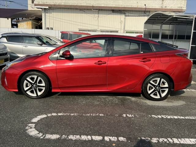 TOYOTA PRIUS 2017 Image 31