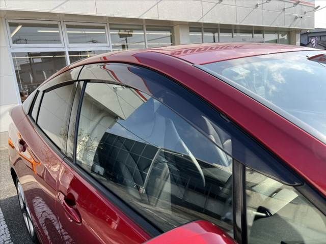 TOYOTA PRIUS 2017 Image 31