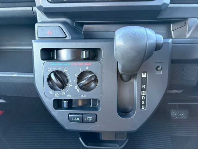 DAIHATSU WAKE 2017 Image 31