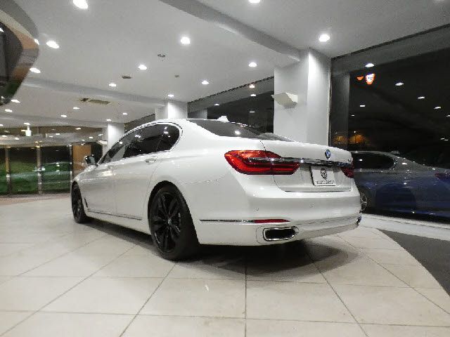 BMW 7SERIES 2016 Image 31