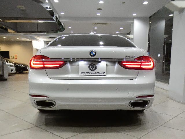 BMW 7SERIES 2016 Image 31