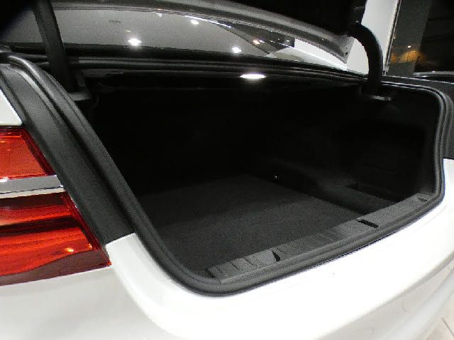 BMW 7SERIES 2016 Image 31