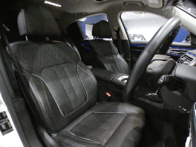 BMW 7SERIES 2016 Image 31