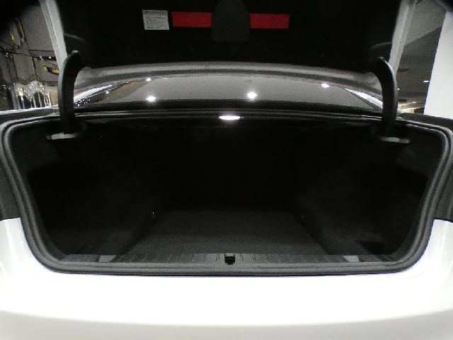 BMW 7SERIES 2016 Image 31