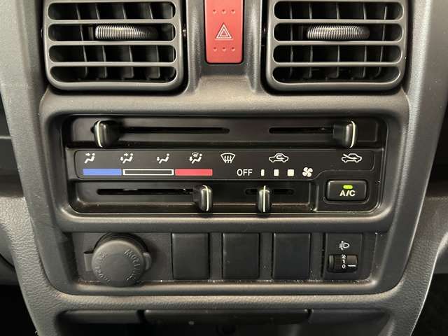 NISSAN NT100 CLIPPER 2017 Image 31