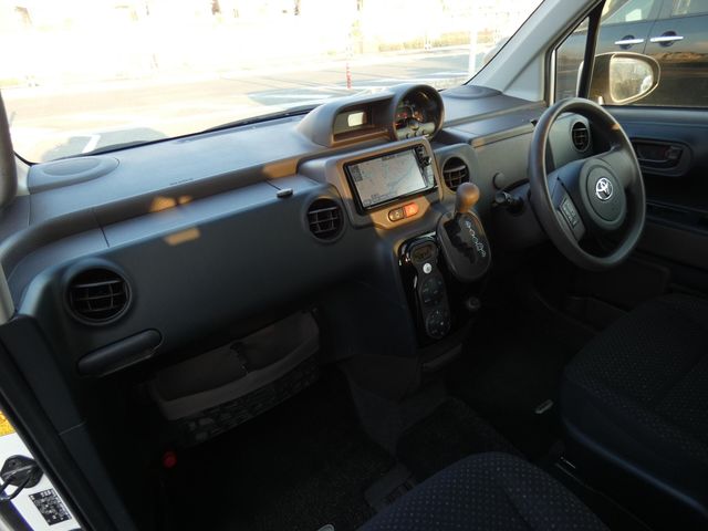 TOYOTA PORTE 2014 Image 31