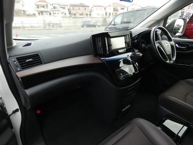 NISSAN ELGRAND 2023 Image 31