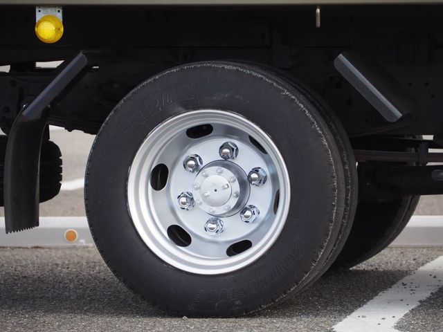 ISUZU ELF 2024 Image 31