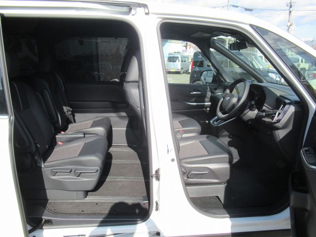 TOYOTA NOAH 2024 Image 31