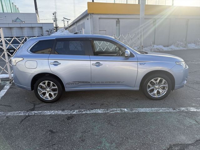 MITSUBISHI OUTLANDER PHEV 2013 Image 31