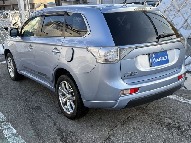 MITSUBISHI OUTLANDER PHEV 2013 Image 31
