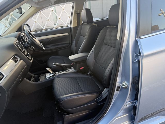 MITSUBISHI OUTLANDER PHEV 2013 Image 31