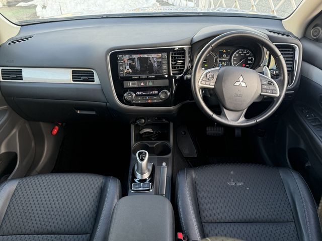 MITSUBISHI OUTLANDER PHEV 2013 Image 31