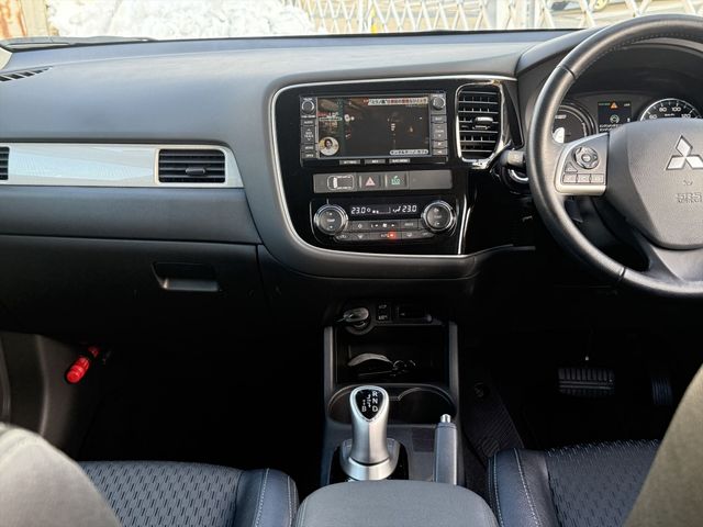 MITSUBISHI OUTLANDER PHEV 2013 Image 31