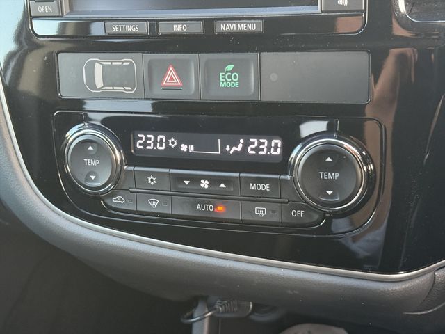 MITSUBISHI OUTLANDER PHEV 2013 Image 31