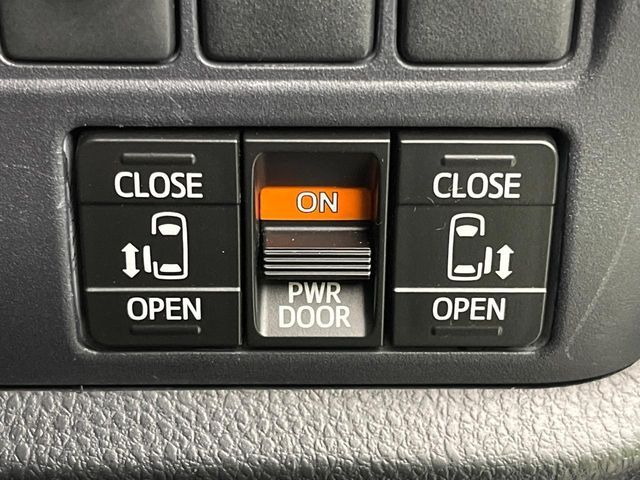 TOYOTA VOXY 2014 Image 31