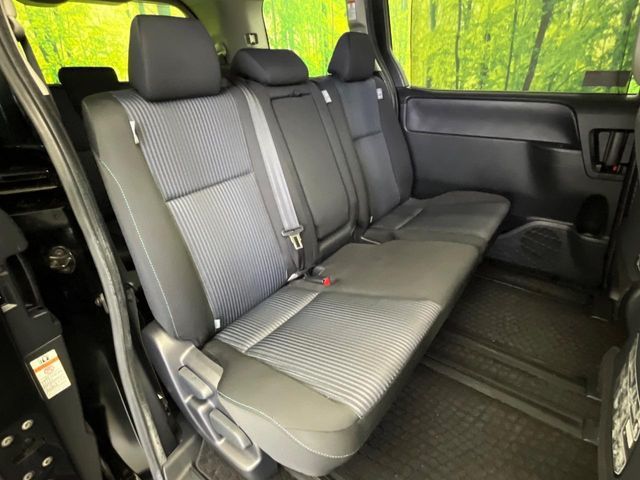 TOYOTA VOXY 2014 Image 31