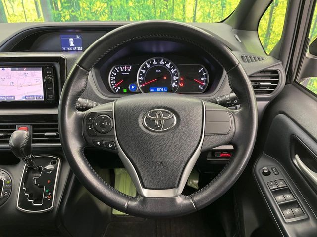 TOYOTA VOXY 2014 Image 31