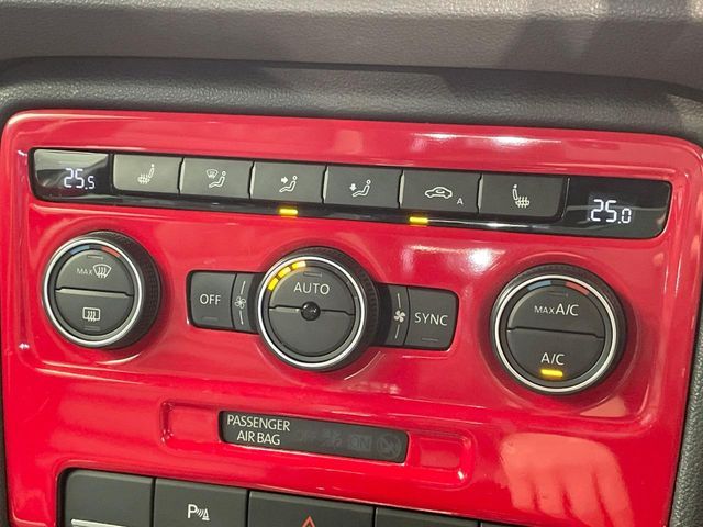 VOLKSWAGEN THE BEETL 2015 Image 31