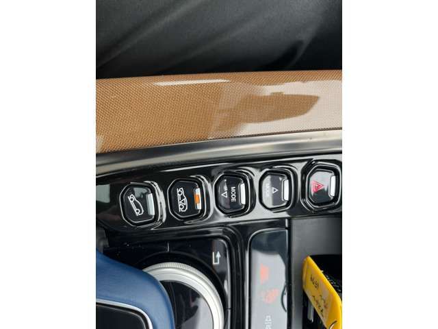 ASTON MARTIN SUV 2021 Image 31