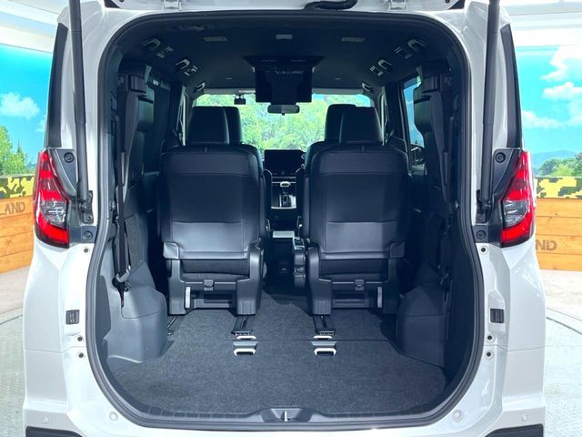 TOYOTA NOAH HYBRID 2023 Image 31