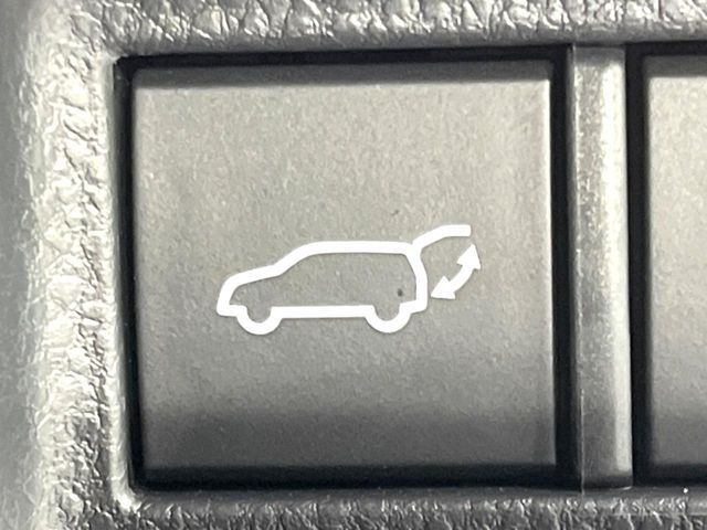 TOYOTA HARRIER HYBRID 2023 Image 31