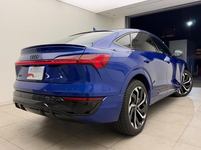 AUDI Q8 E-TRON SPORT 2024 Image 31