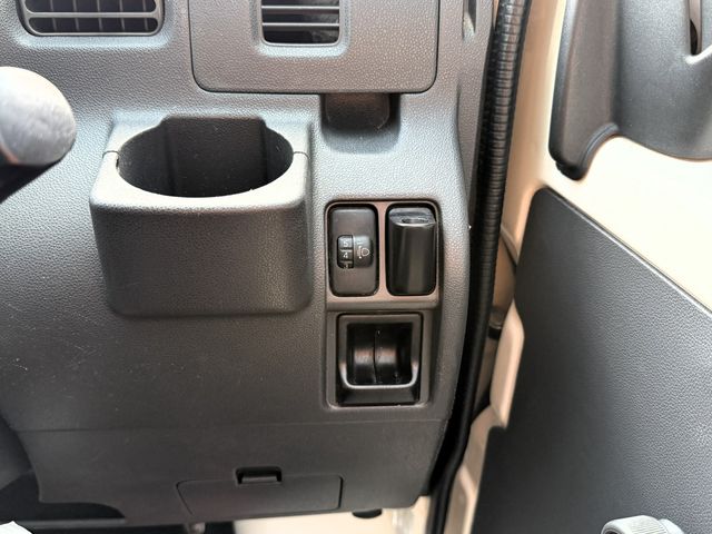 DAIHATSU HIJET CARGO 4WD 2010 Image 31