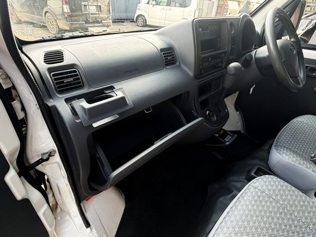 DAIHATSU HIJET CARGO 4WD 2010 Image 31