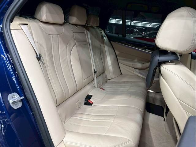 BMW 5SERIES TOURING 2017 Image 31