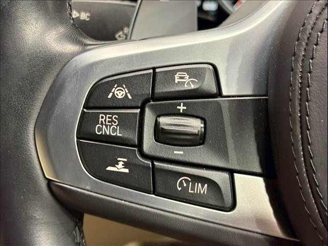 BMW 5SERIES TOURING 2017 Image 31