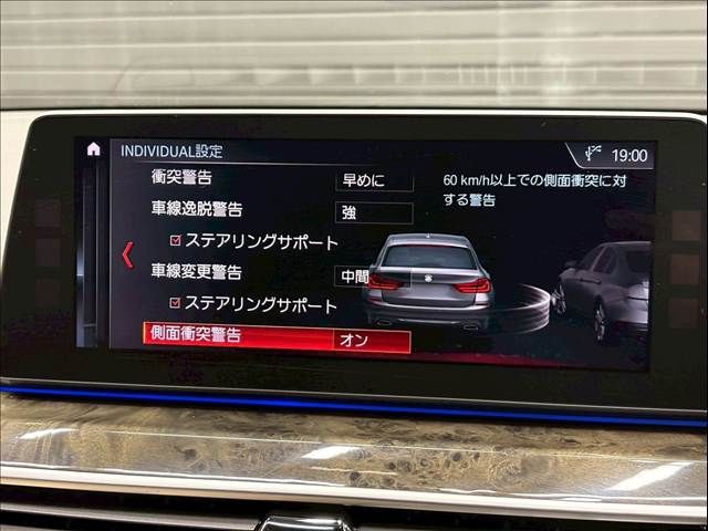 BMW 5SERIES TOURING 2017 Image 31