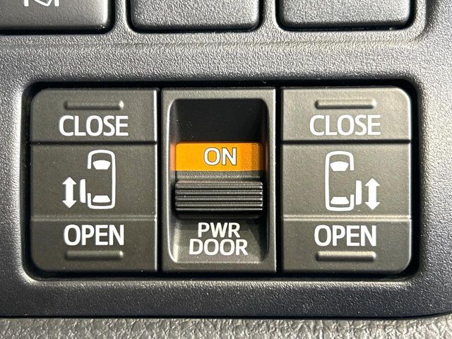 TOYOTA VOXY 2019 Image 31