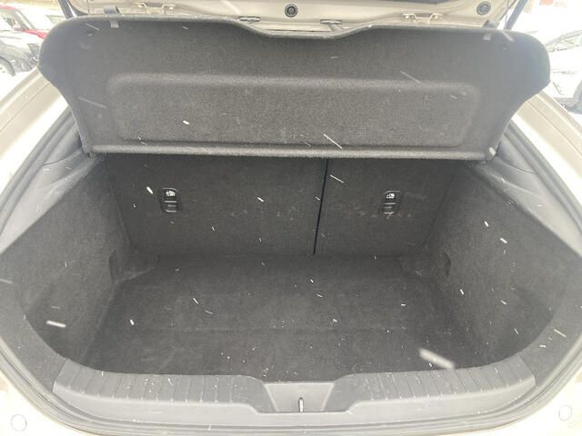 MAZDA 3 FASTBACK 2023 Image 31