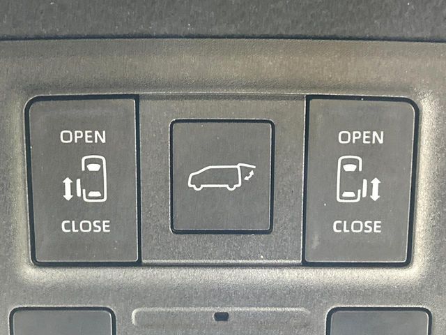 TOYOTA VOXY 2022 Image 31