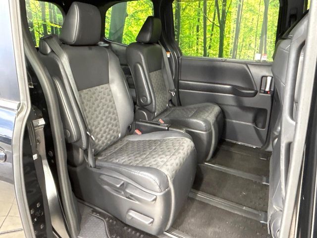 TOYOTA VOXY 2022 Image 31