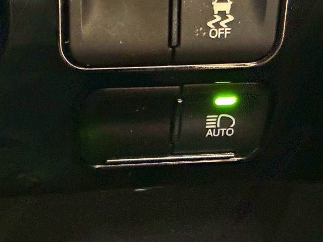 TOYOTA PRIUS 2019 Image 31