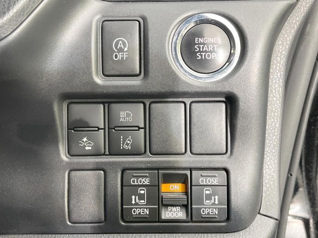 TOYOTA VOXY 2017 Image 31