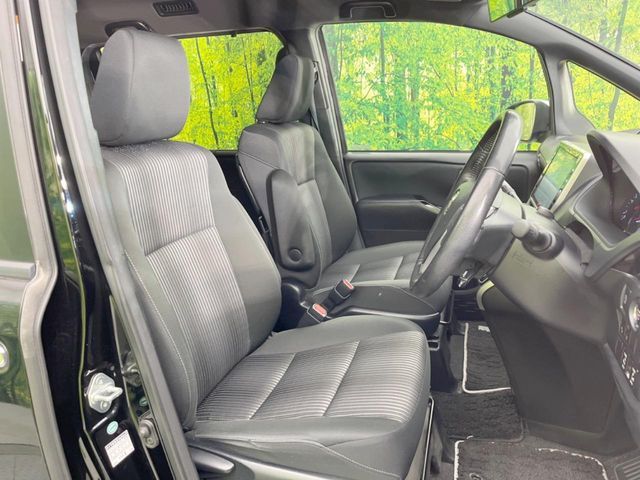 TOYOTA VOXY 2017 Image 31