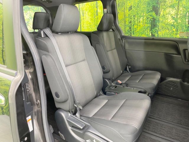 TOYOTA VOXY 2017 Image 31